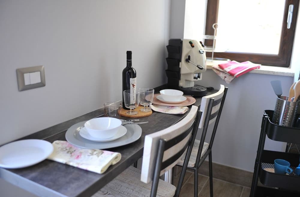 Odada yemek servisi