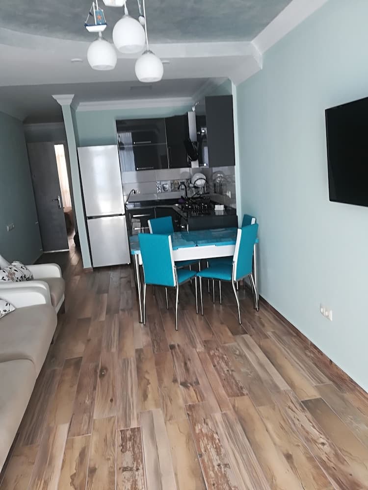 Odada yemek servisi