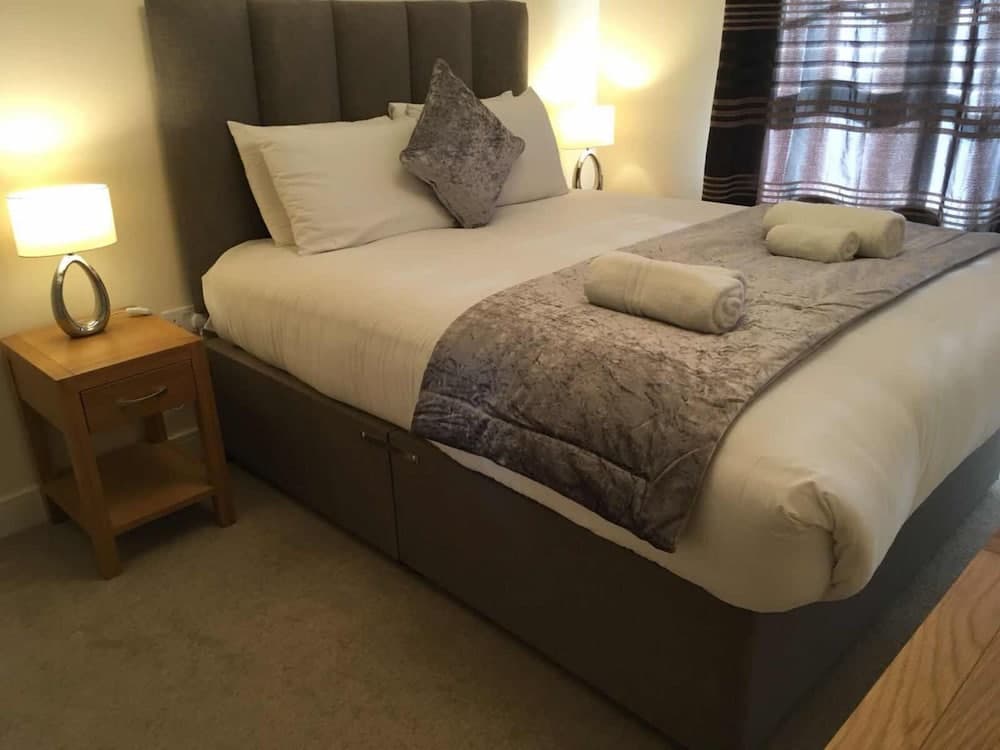 Blue sky at Wallis square