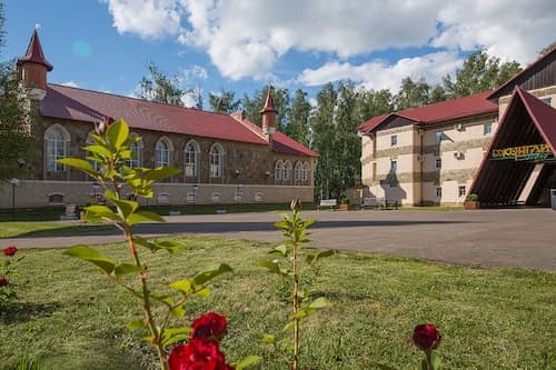 Jungle Hotel