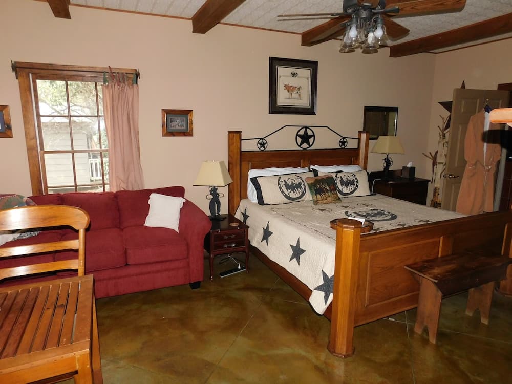 Equinox Inn at Canyon Lake