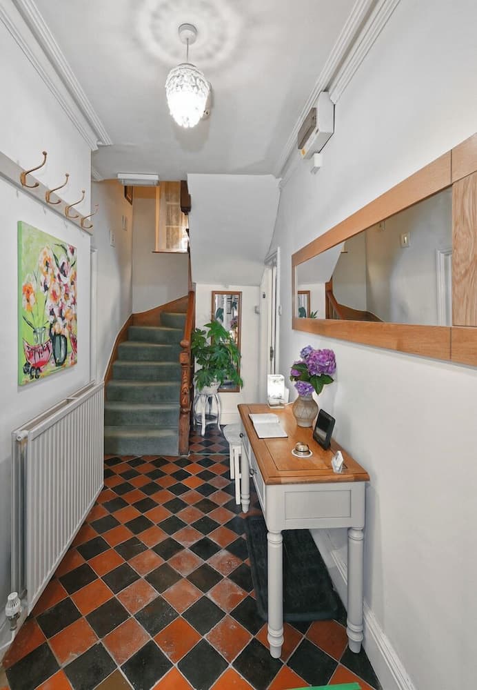 Garth Dderwen Guest House