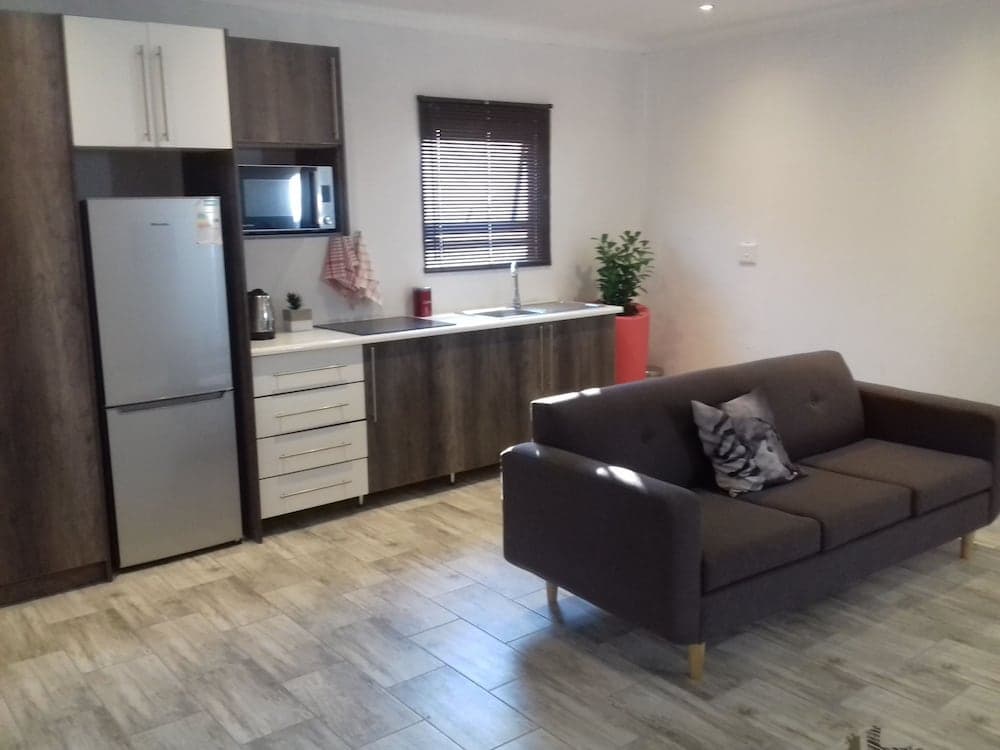 Mayberrypark Guest Lodge