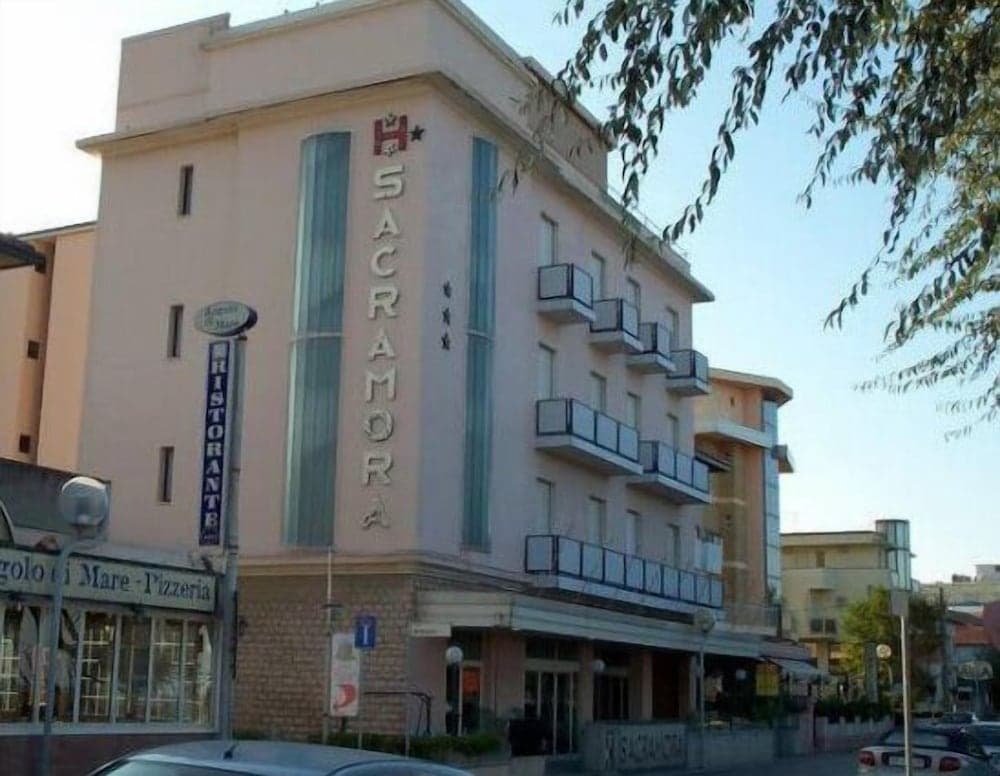 Hotel Sacramora