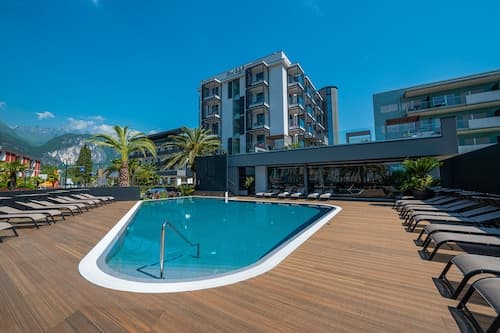 Lake Front Hotel Mirage