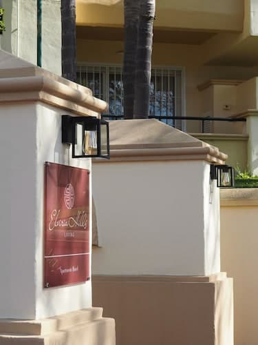 Elviria Hills Living