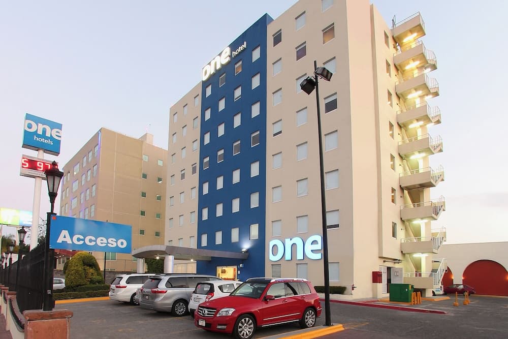 One Querétaro Plaza Galerías