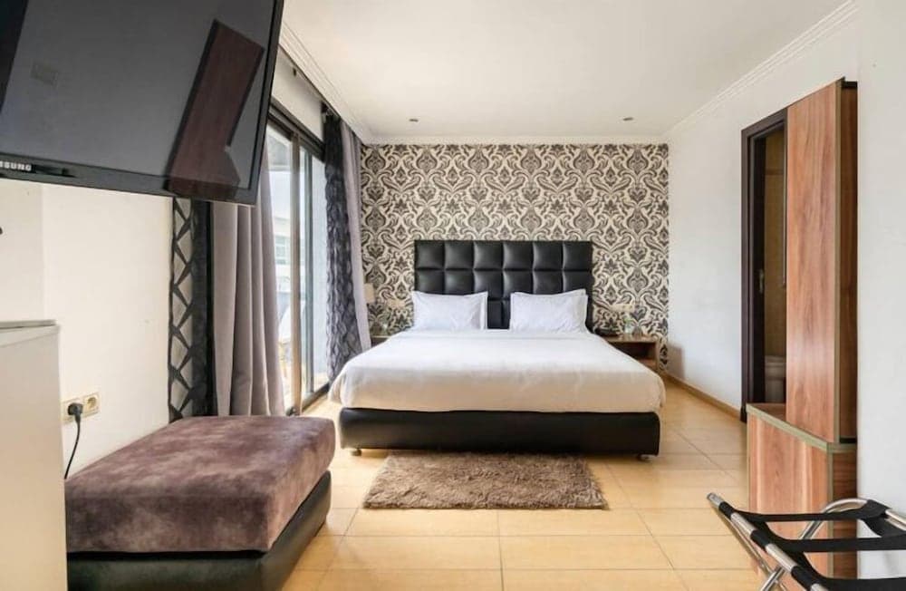 Hotel De La Corniche