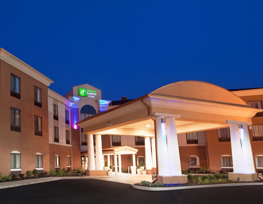 Holiday Inn Express & Suites Akron Regional Airport Area by IHG