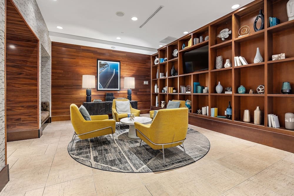 Lobi dinlenme salonu