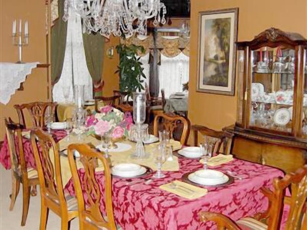 Odada yemek servisi