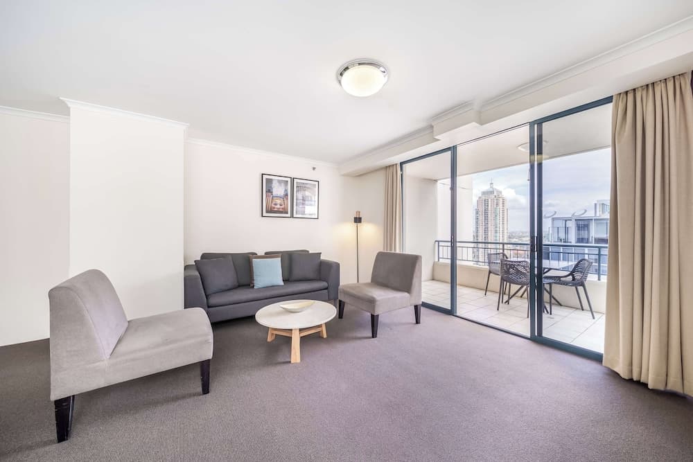 Oaks Sydney Castlereagh Suites