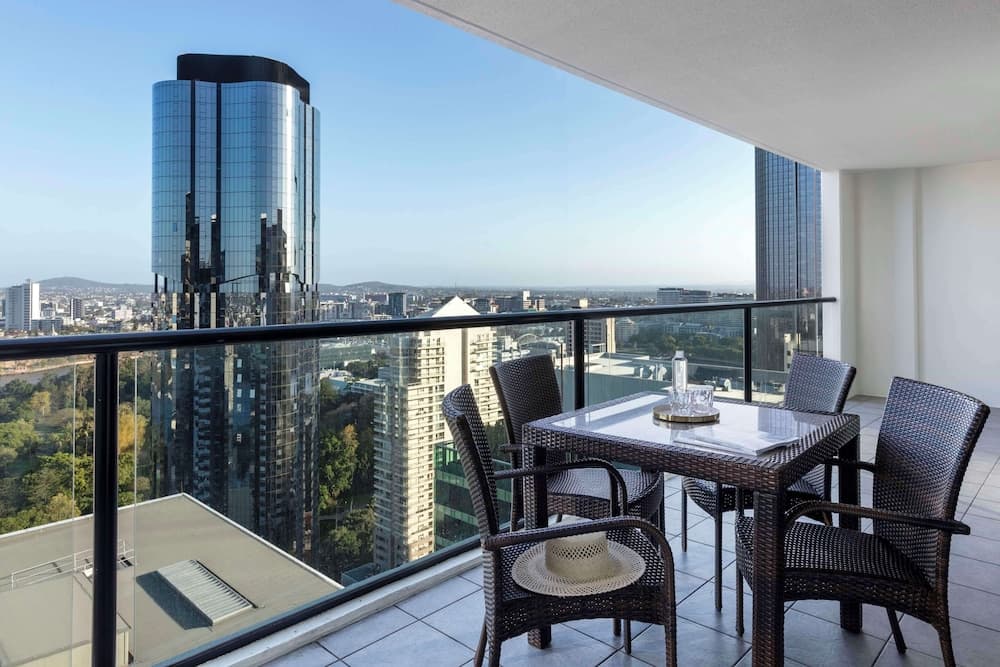 Oaks Brisbane River City Suites