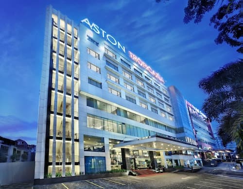Aston Tropicana
