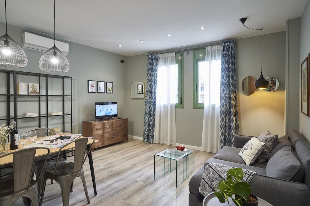 AinB Las Ramblas Colón Apartments