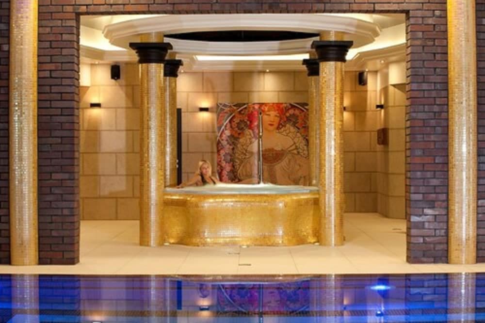 Kapalı spa küveti