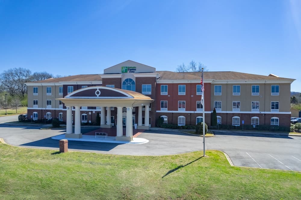 Holiday Inn Express Hotel & Suites Talladega by IHG