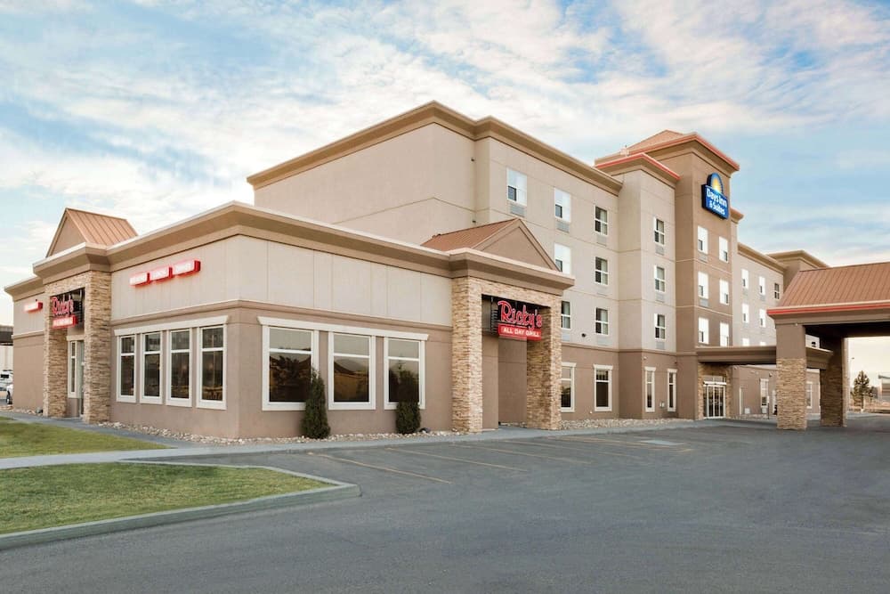 Days Inn & Suites by Wyndham Edmonton Airport