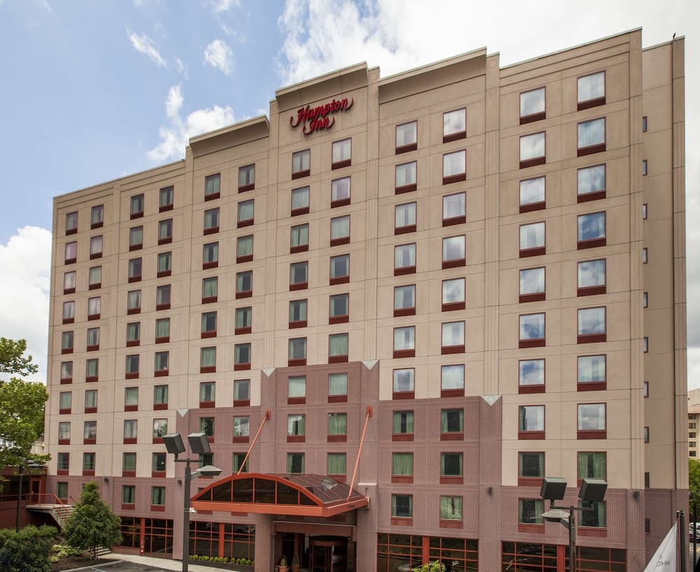 Hampton Inn New York - LaGuardia Airport