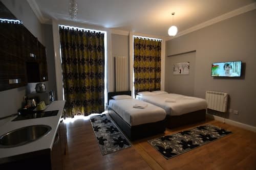 Hyde Park Suites - Apartments