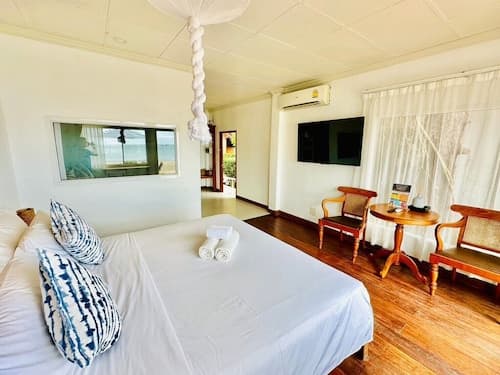 Twin Bay Resort