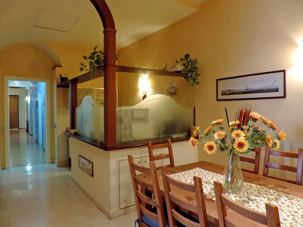 Bonapace Porta Nolana B&B