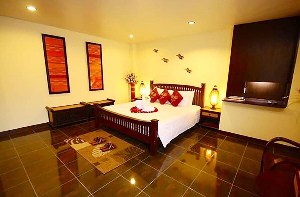 CM Night Bazaar Boutique Hotel