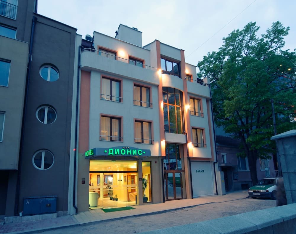 Dionis Hotel