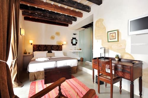 Boutique Hotel V-by Grupo Tribu