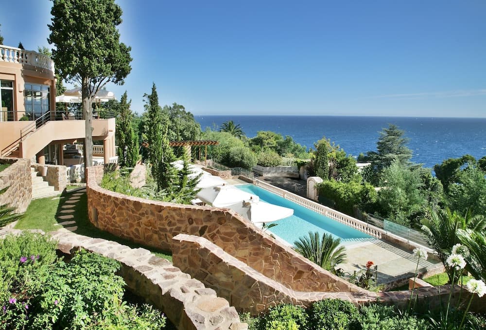 Tiara Yaktsa Côte d'Azur