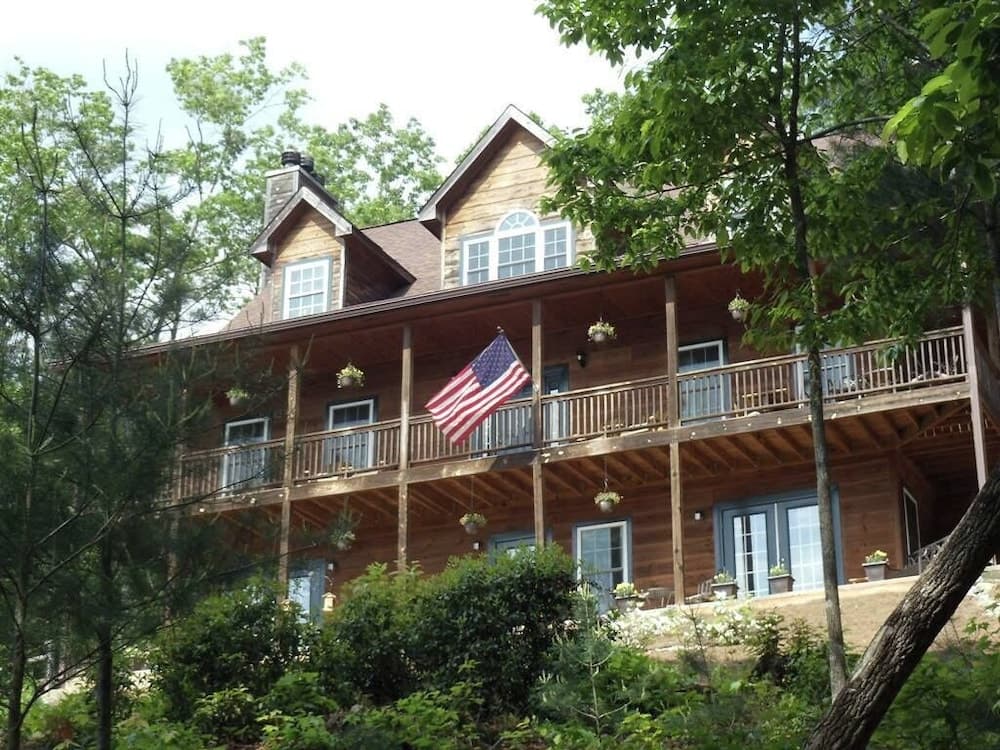 Long Mountain Lodge
