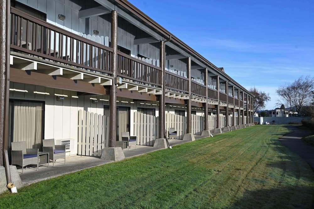 Edgewater Inn and Suites, Ascend Hotel Collection
