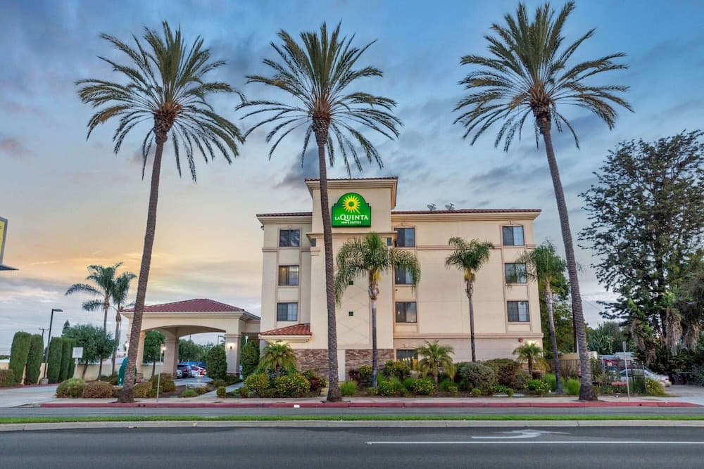 La Quinta Inn & Suites by Wyndham NE Long Beach/Cypress