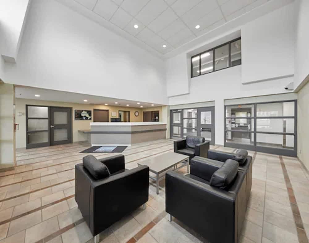 Residence & Conference Centre - King City