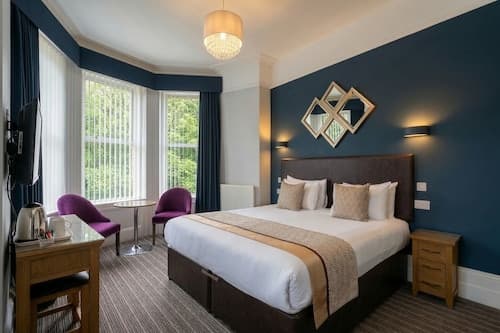 Applewood Hotel