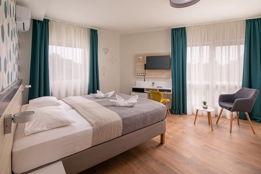 Kristály Hotel