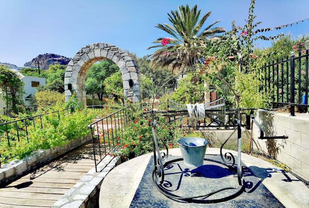 Vlycha Beach Studios & Apartments