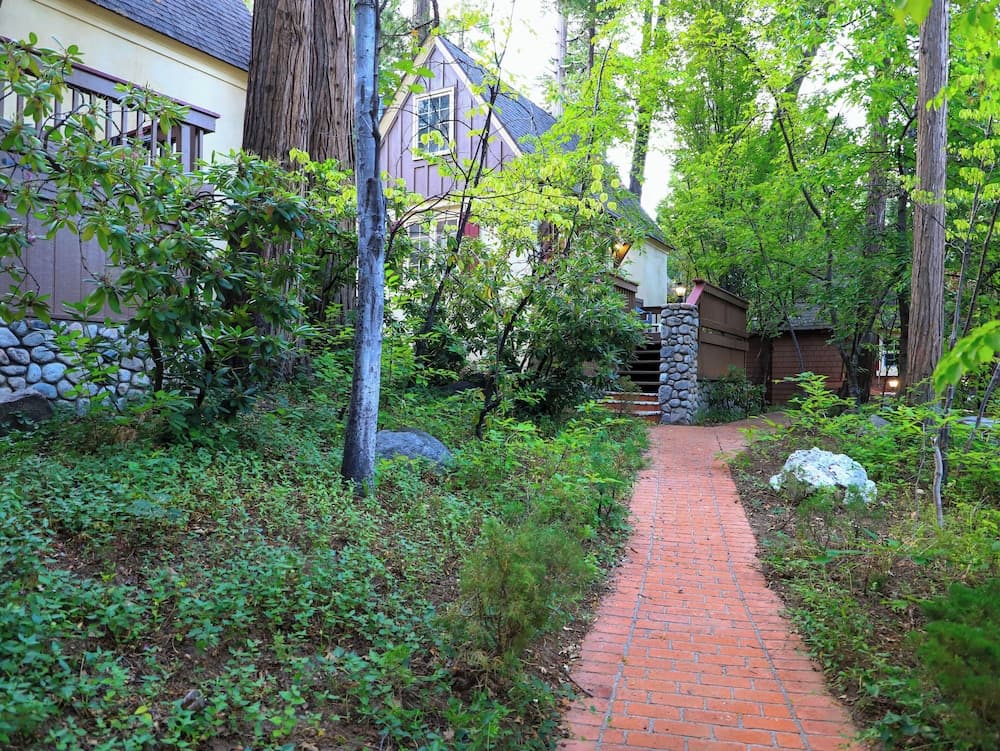 Saddleback Inn