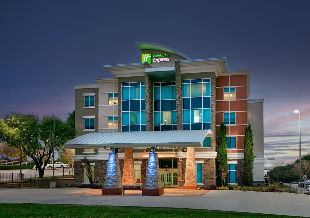 Holiday Inn Express & Suites North Dallas at Preston by IHG