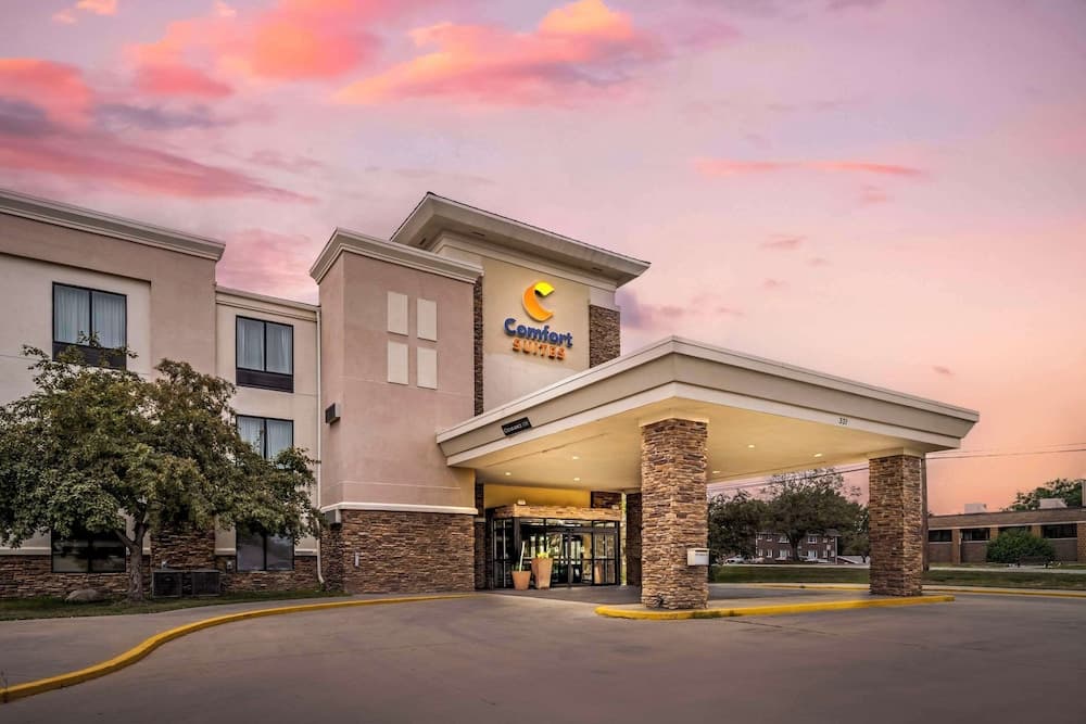 Comfort Suites East Lincoln - Mall Area