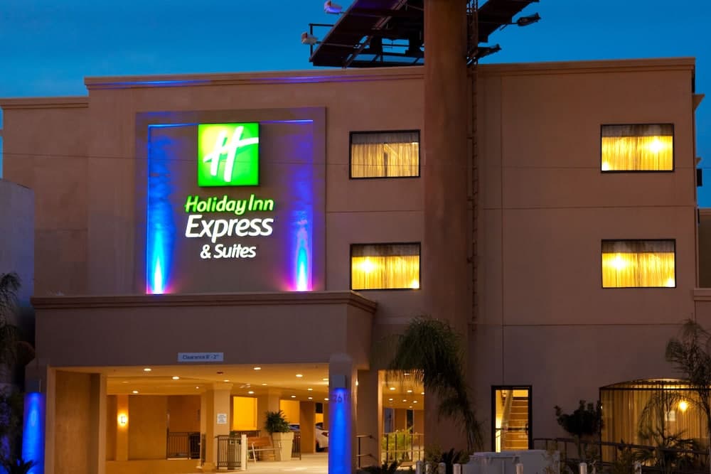 Holiday Inn Express Hotel & Suites Woodland Hills by IHG
