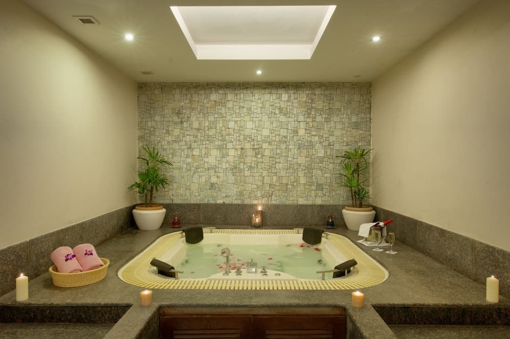 Kapalı spa küveti