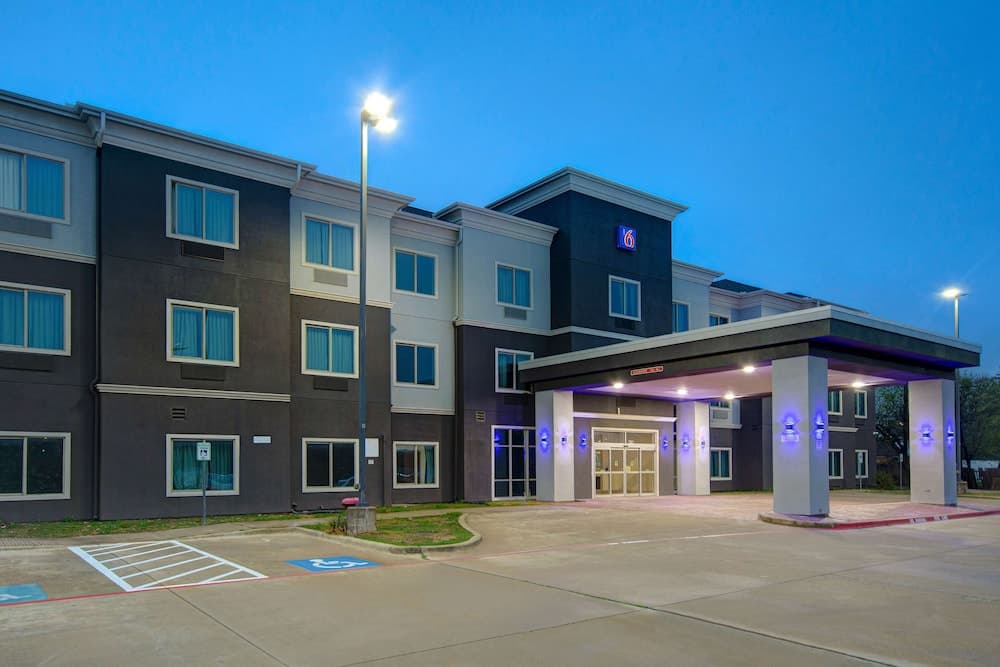 Motel 6 Fort Worth, TX – I-35 & I-20