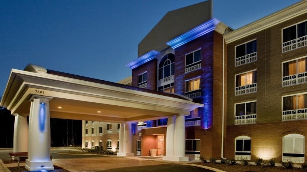 Holiday Inn Express Hotel & Suites Raleigh SW NC State by IHG