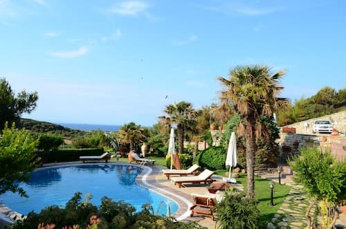 Ada Bacchus Hotel