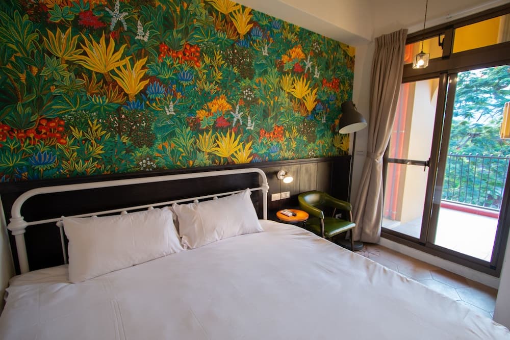 Love Inn