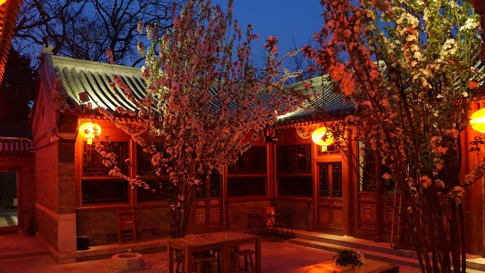 Fly By Knight Courtyard Hotel