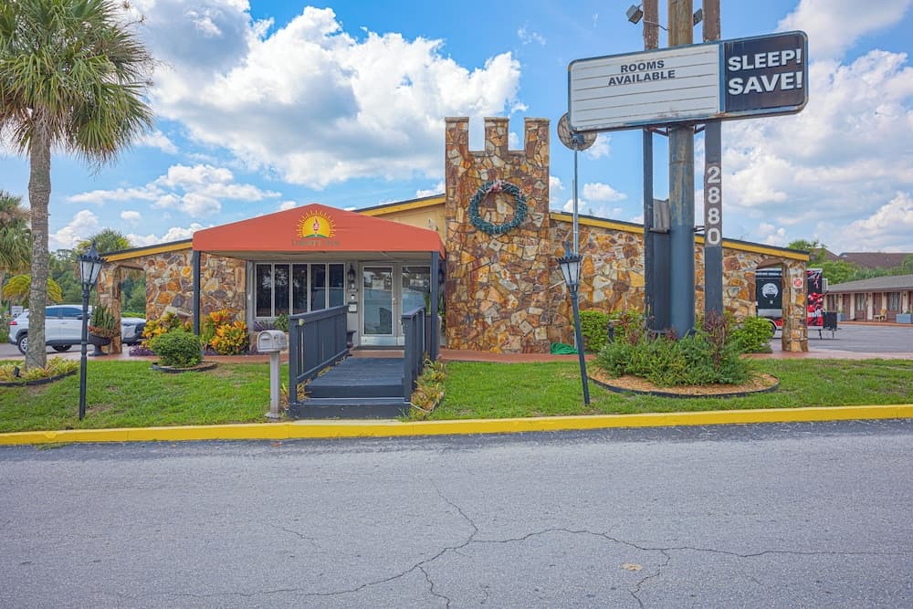 Liberty Garden Inn by OYO Kissimmee near Disney World