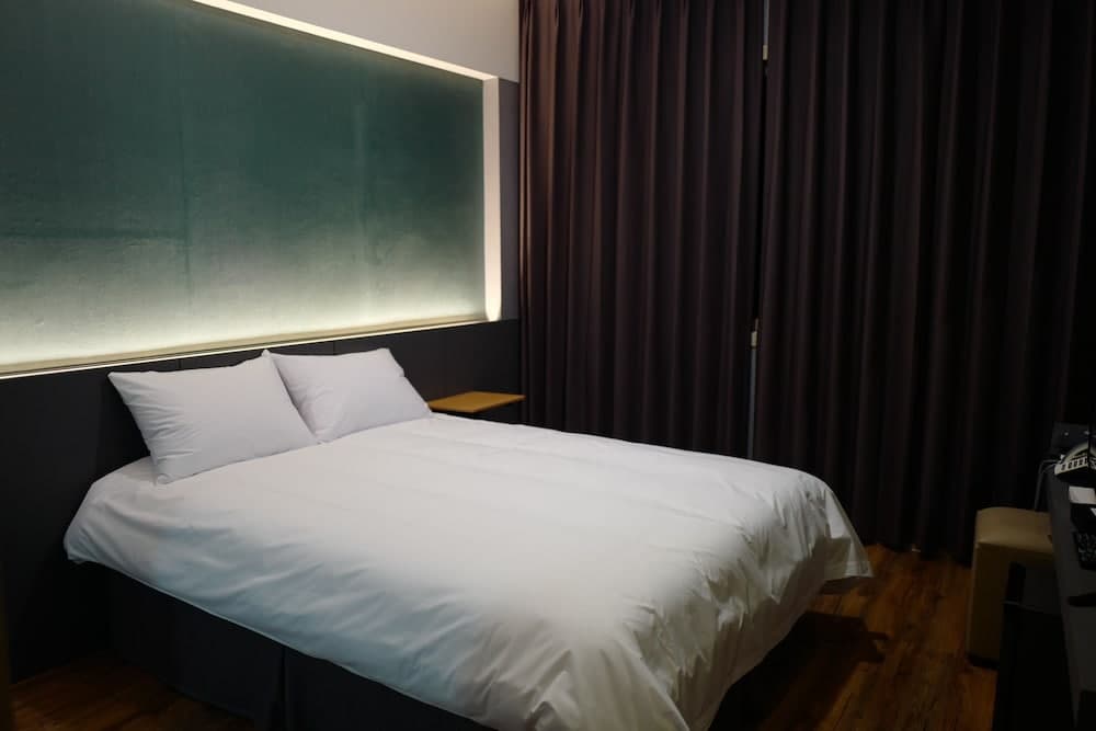 Renaissance Hotel - Hostel