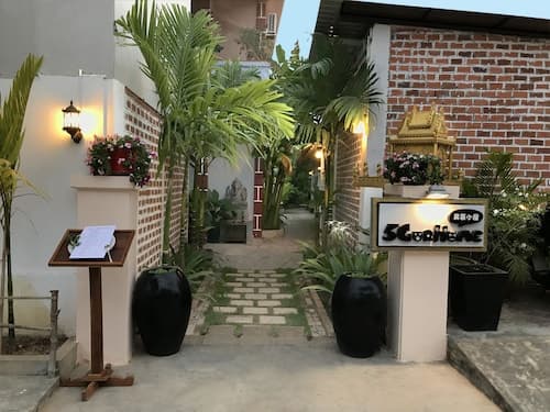 Golden Ganesha Villa - Hostel